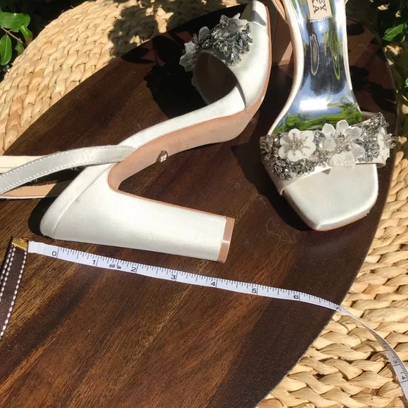 - Badgley Mischka Alexa Rhinestone flower ornament white satin embellished…8.5 - Picture 11 of 16